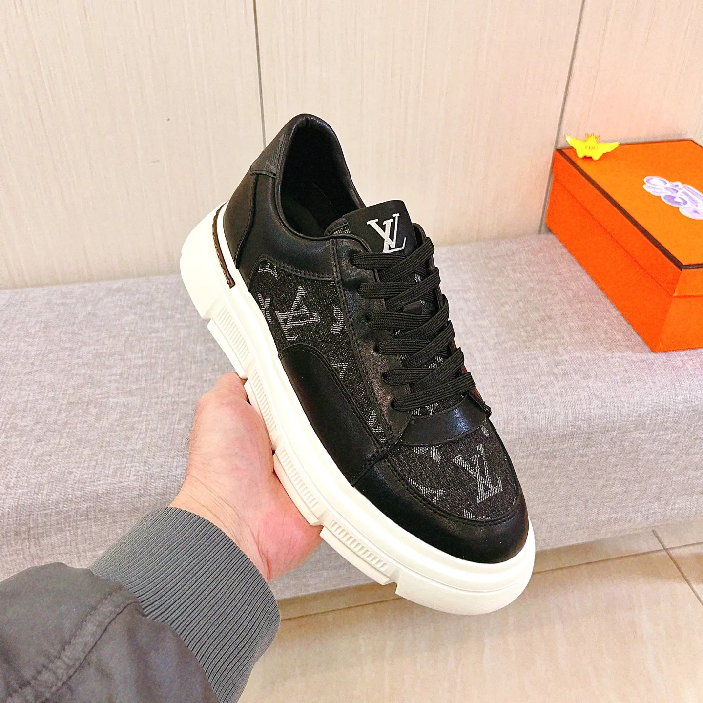 🚘🚘Factory batch 420 men's shoes💰[LV]🔥Louis Vuitton high-end men's shoes brand official website 1:1 latest masterpiece: the upper is made of Italian imported first-layer cowhide with a comfortable and breathable lining➕original non-slip and wear-resistant outsole🔥, making walking more convenient and comfortable! An exclusive new model, a stunning work, a beautiful 1:1 replica [color] compared to the official quality! Create a fashionable personality to set off your uniqueness! A must-have for trendy men! Classic 🔥Size: 38-44 Color: 🔥 2⃣️colors available🔥.